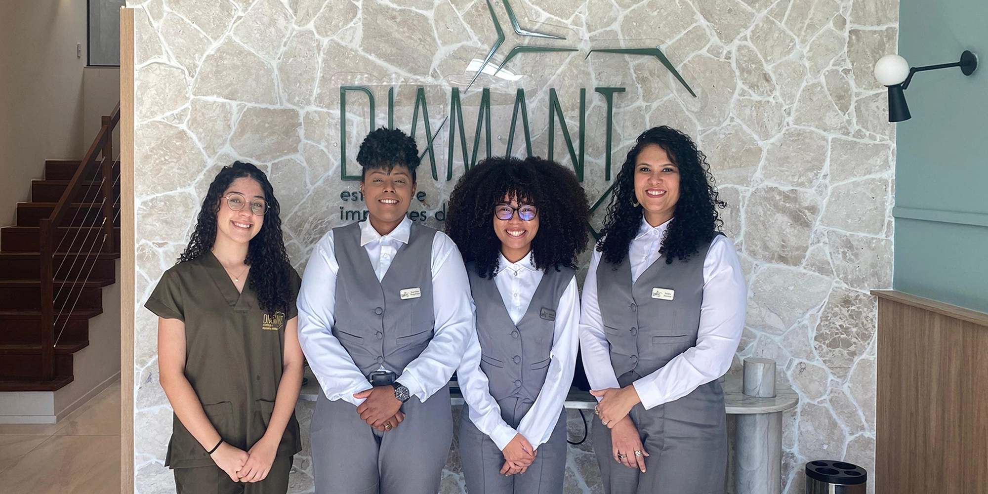 Equipe de colabores da Clinica Diamant reunida